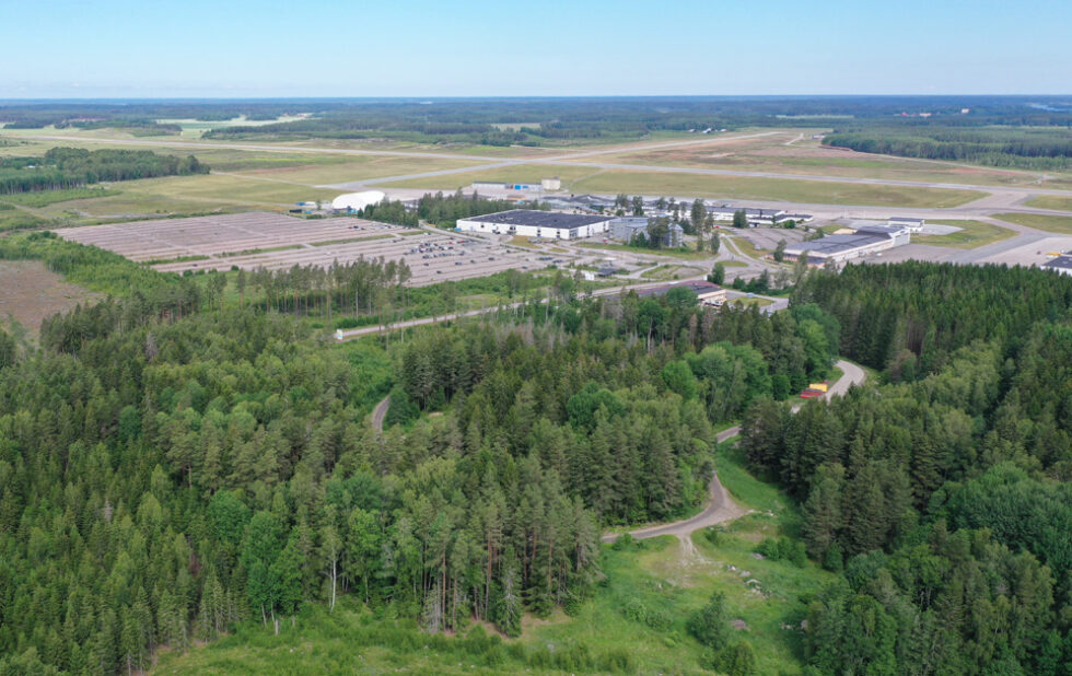 Flygbild över Skavsta flygplats.