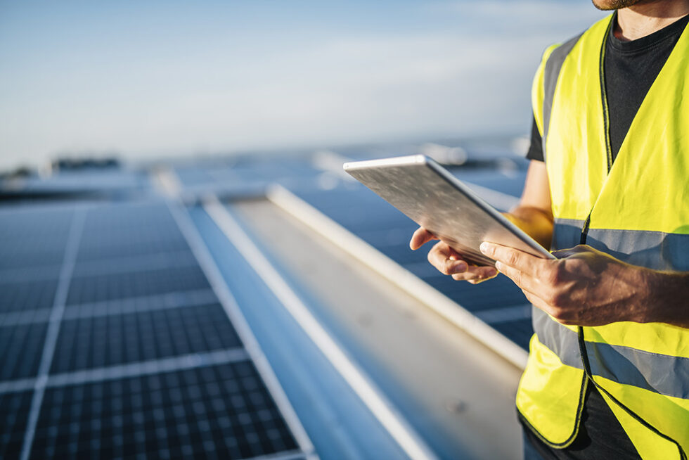 Karlshamns kommun köpte solceller till en förskola från det kommunala energibolaget, utan offentlig upphandling. Nu får de kritik för det. Foto: Getty Images