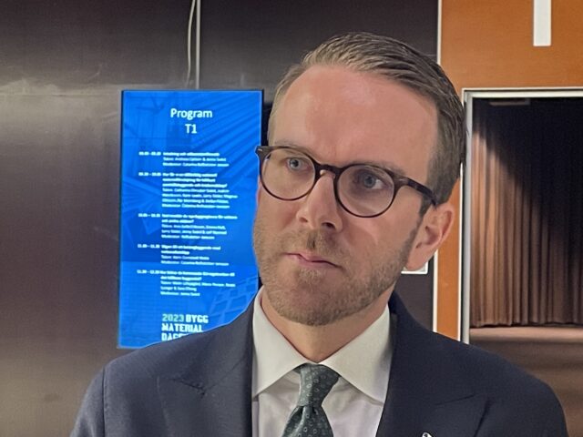 Bostadsministern: ”Det är svårt att utforma byggsubventioner”