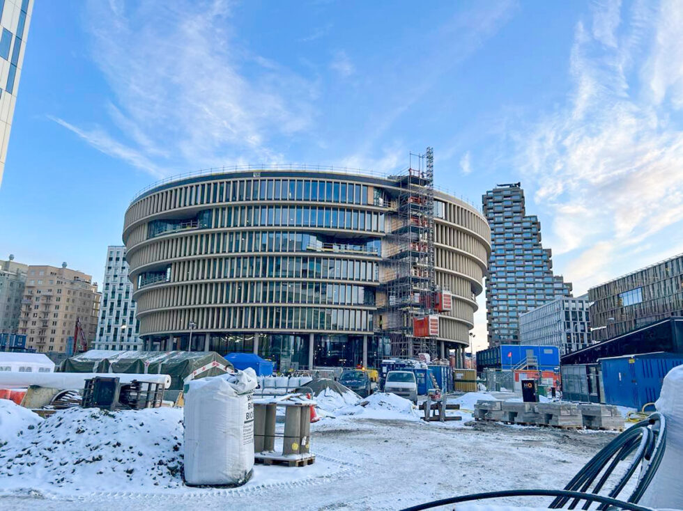 Byggarbetsplatsen i Haga där Forskaren  tar form. Norra Tornen syns i bakgrunden.