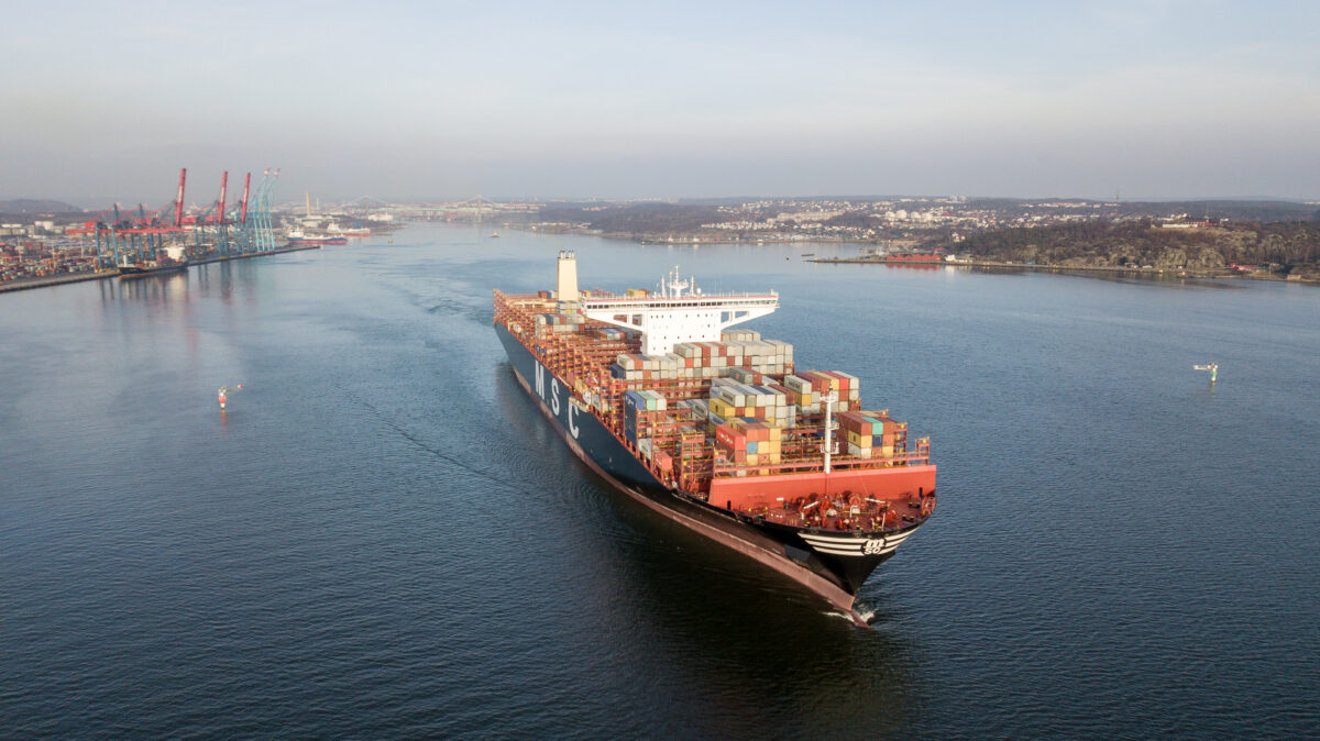 Fördjupningen av farleden och ombyggnationen av Skandiahamnen (till vänster i bild) möjliggör för fullastade oceangående fartyg att lägga till i Göteborgs hamn. NCC har nu påbörjat arbetet med Skandiahamnen. Hela projektet beräknas kosta 2,8 miljarder kronor. Foto: Göteborgs Hamn