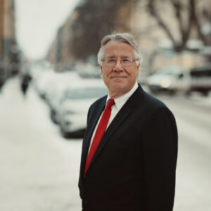 ”Regeringen sitter på åskådarläktaren”