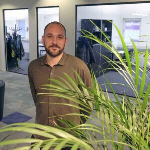 32-årige bygg-vd:n tror på den yngre generationen