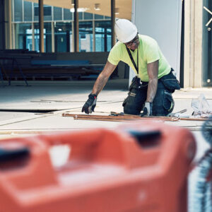 Var femte byggarbetare låter bli att rapportera farliga situationer