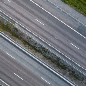 Tar hem vägkontrakt för närmare en miljard