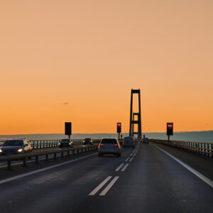 Minister öppnar för bro till Finland