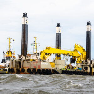 Megamaskiner muddrar för Malmporten