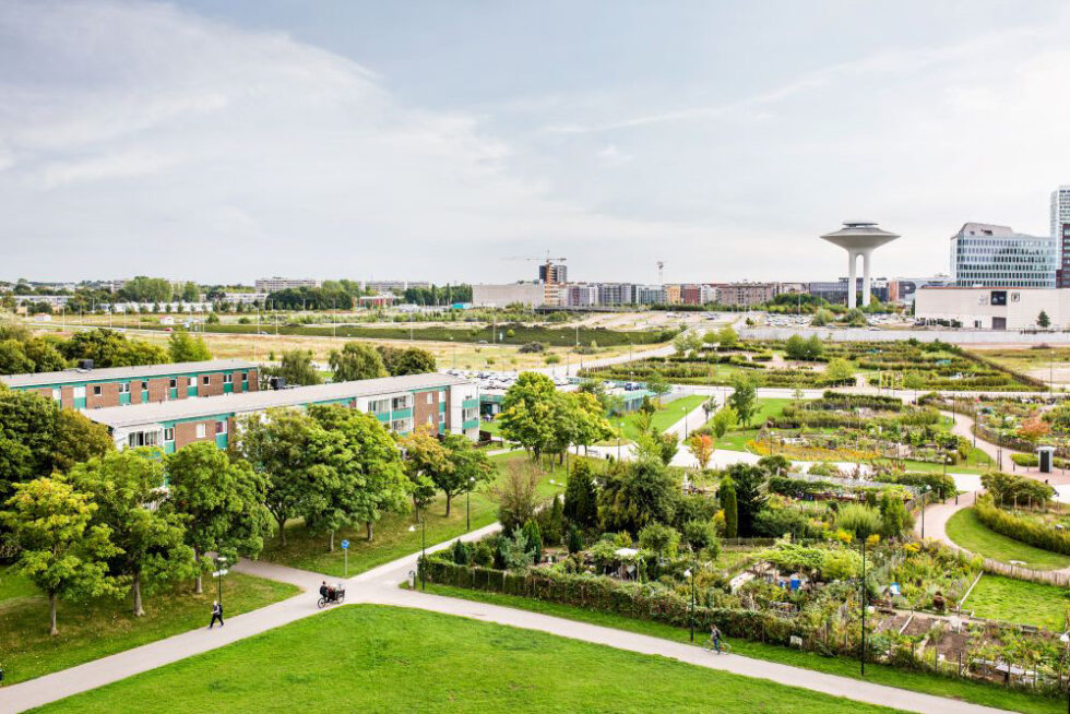 Malmö stad går nu vidare med nästa steg i utvecklingen av stadsdelen Holma och under hösten har tre markanvisningar legat ute. De omfattar totalt cirka 110 bostäder och byggstart planeras till 2028.