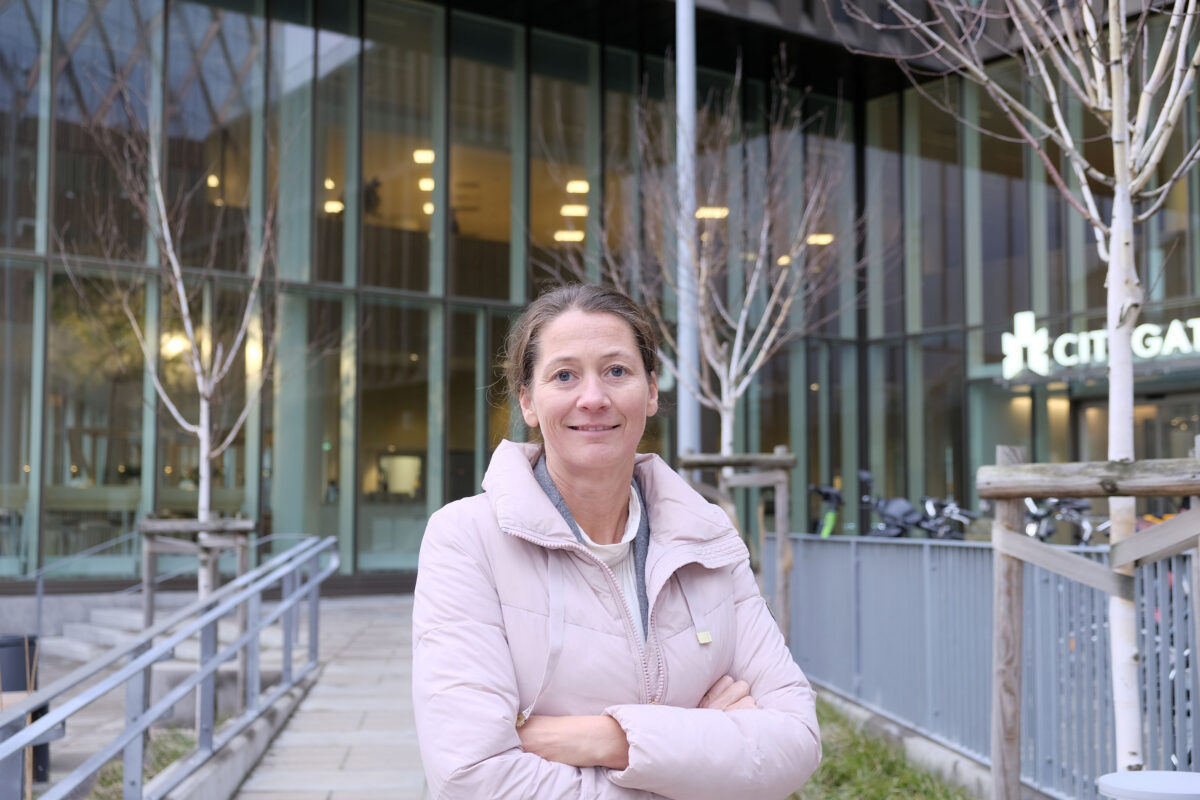 Anna Källström, vd för Flodéns, står utanför kontorslokalen