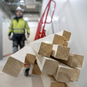 Minskning av varsel i april