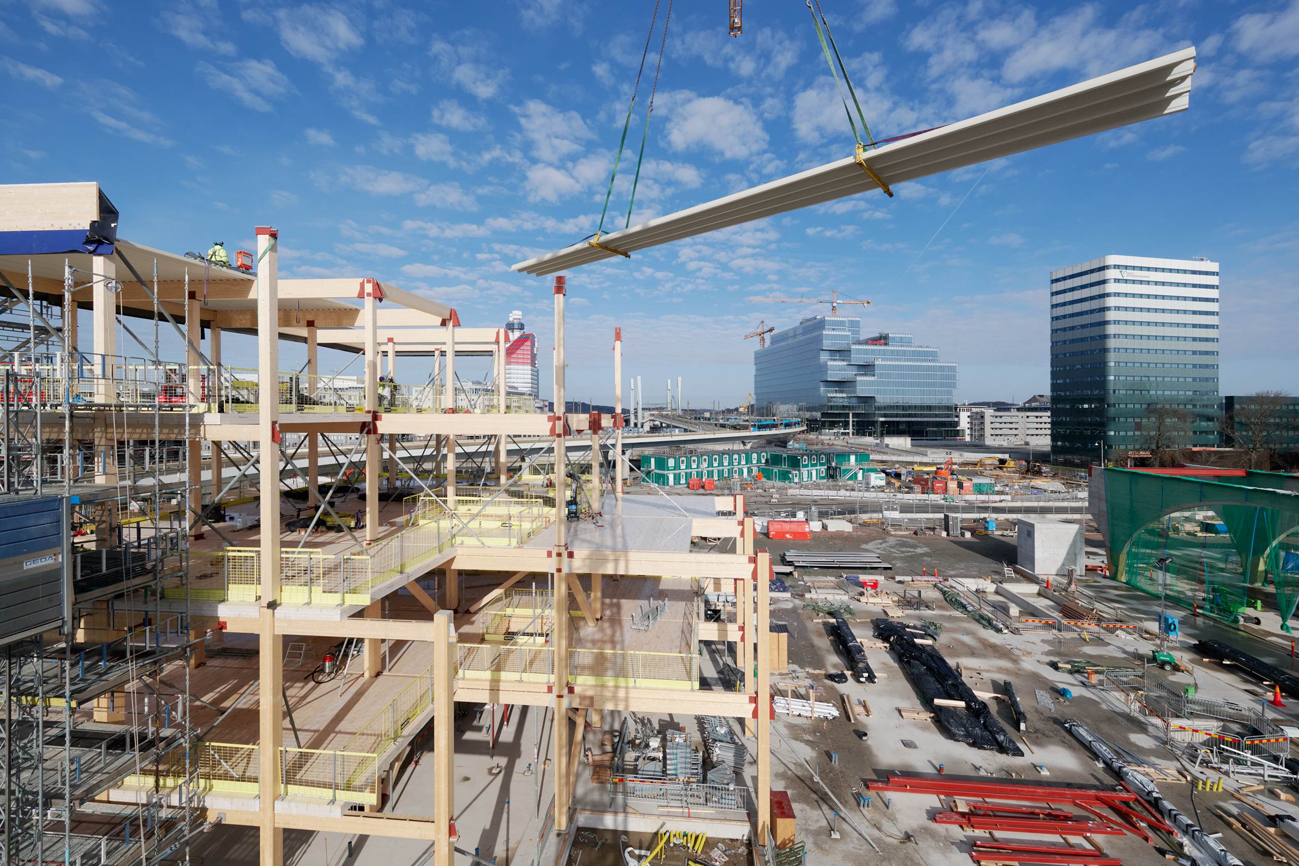 Nu monteras taket på Grand Central