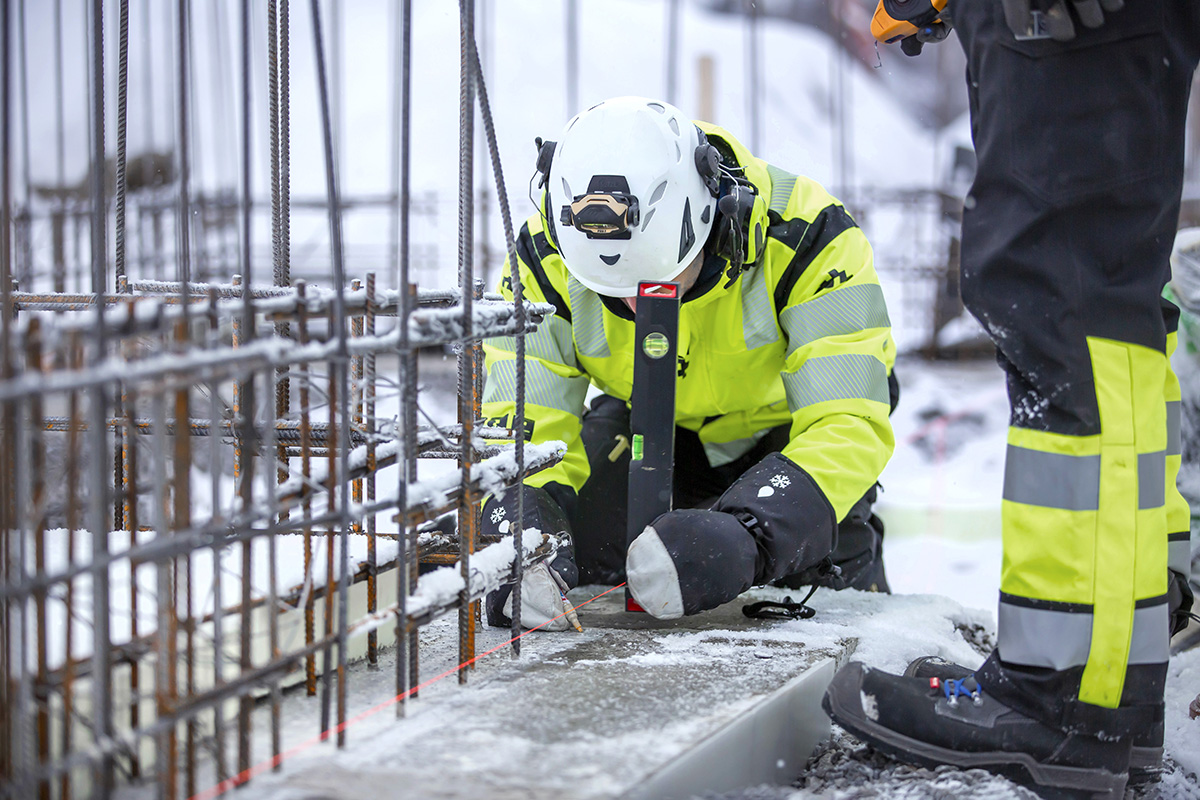 Färre utländska byggarbetare kommer till Sverige.