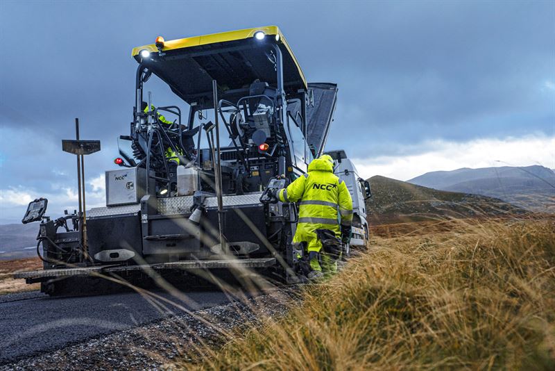 NCC tecknar ytterligare 14 asfaltskontrakt i Norge. Foto: NCC