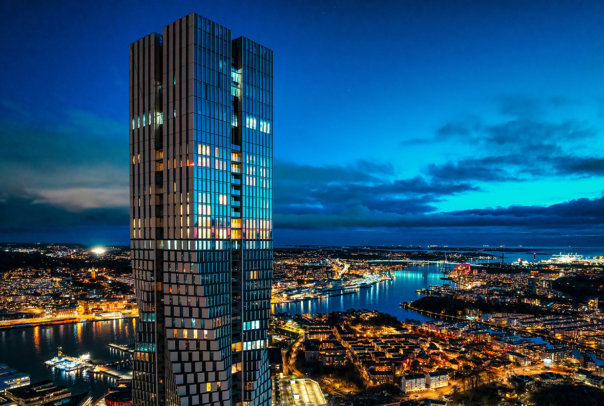 kvällsvy över Göteborg, med Karlatornet i förgrunden