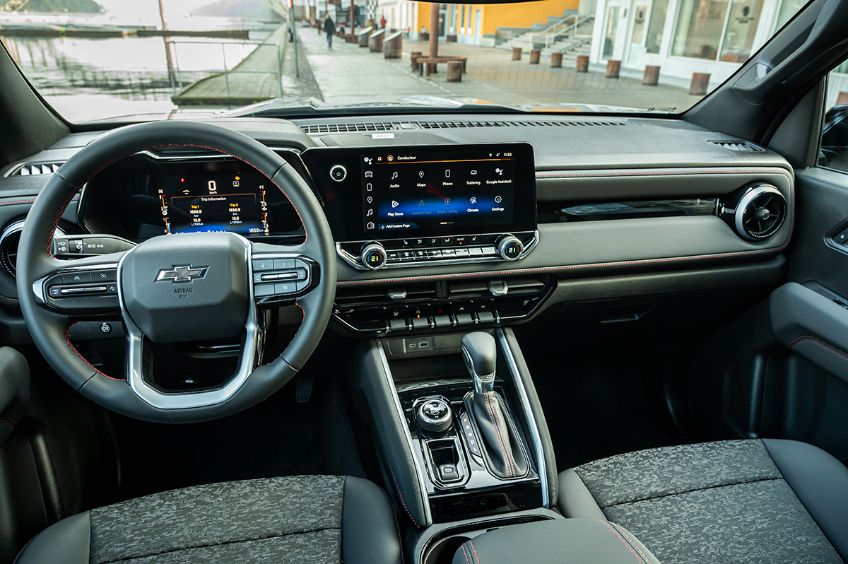 Chevrolet Colorado har en uppdaterad kupé med modern teknik, Bose-ljudsystem och smarta förvaringslösningar – en arbetsplats på hjul.