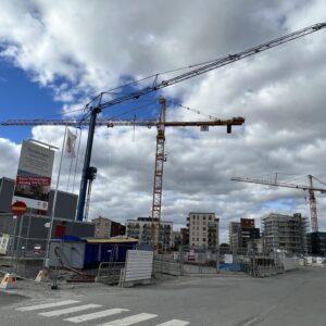 Bostadsbyggandet står och väger