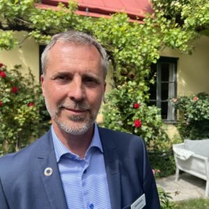 Totalförsvaret krokar arm med byggbranschen