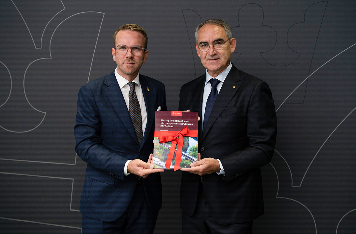 Andreas Carlsson, bostads- och infrastrukturminister, Roberto Maiorana, generaldirektör Trafikverket. Nationell plan för transportinfrastrukturen 2026-2037 Foto: Andreas Gärdnert