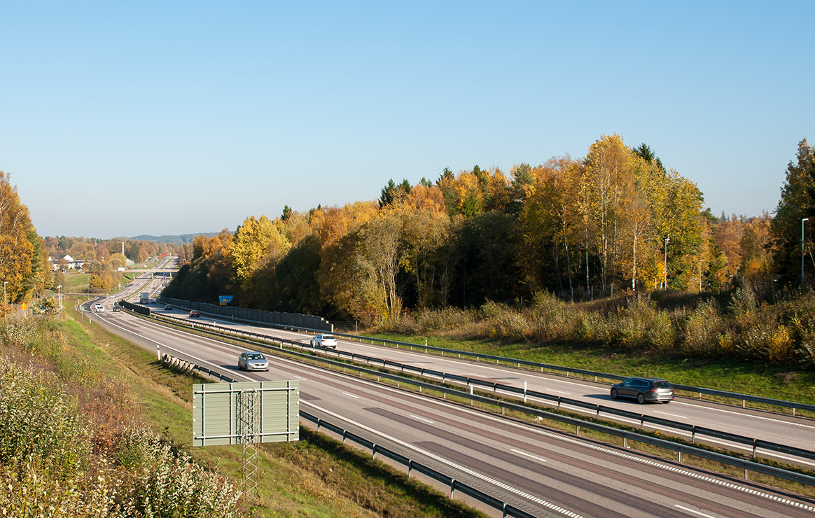 Motorled med träd i höstfärger. Trafikverket presenterade planen förra veckan.