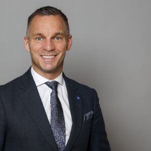 Regeringen vill se fler mindre byggföretag vid upphandlingar