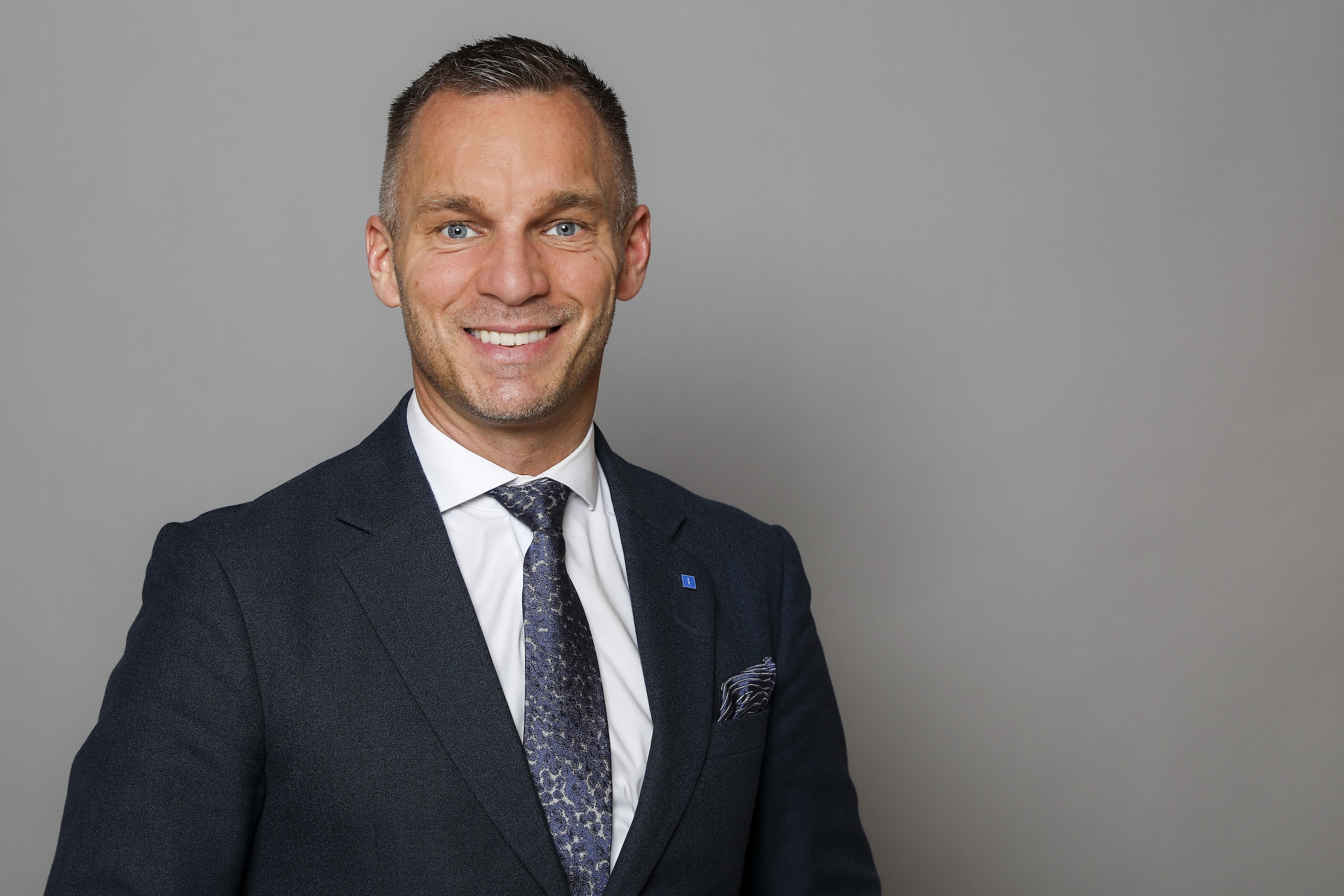 Regeringen vill se fler mindre byggföretag vid upphandlingar
