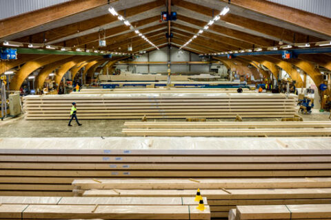 Två limträfabriker blir ett lag