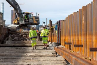 Så säkrar Skanska kajen mot stigande vattennivåer