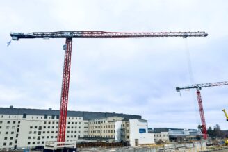 Jättekranen som lyfter Skellefteås nya sjukhus
