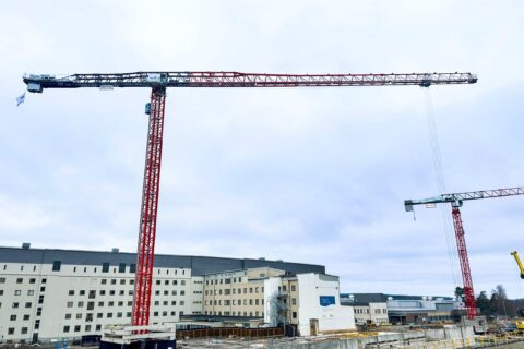 Jättekranen som lyfter Skellefteås nya sjukhus