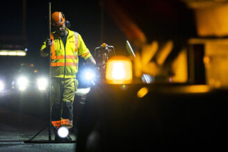 Lägger 80 000 ton asfalt i Stockholm