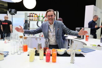 Montersvepet: Raka rör bland utställarna i A-hallen