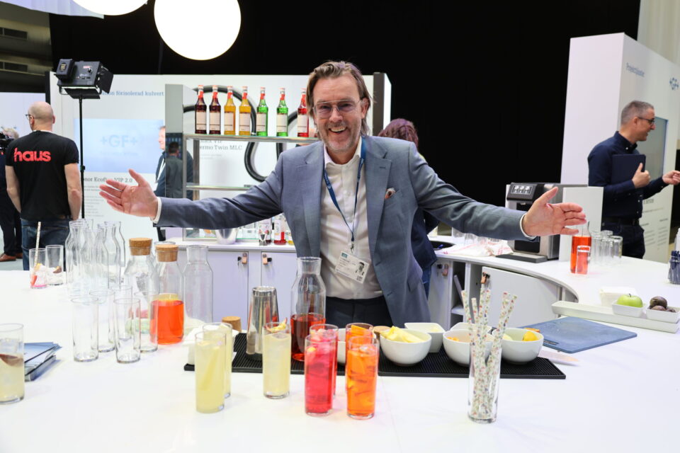 Montersvepet: Raka rör bland utställarna i A-hallen