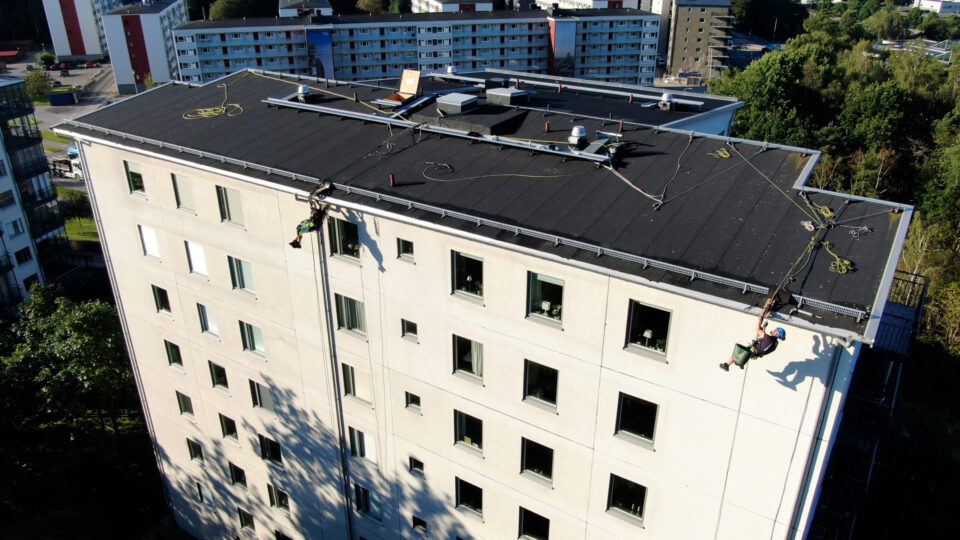 Effektivt fasadarbete med rope access för BRF Musetten 1