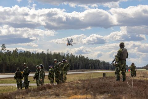 Regeringen vill underlätta för bostadsbyggande vid militära anläggningar