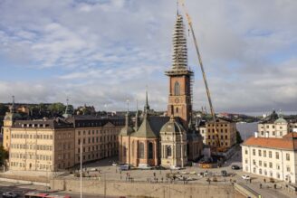 Korset nere – nu plockas den 106 ton tunga spiran isär