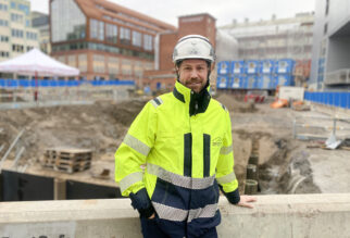 Mick Salonen, vd Zengun, vid byggarbetsplatsen. för Fryshusets nya byggnad.